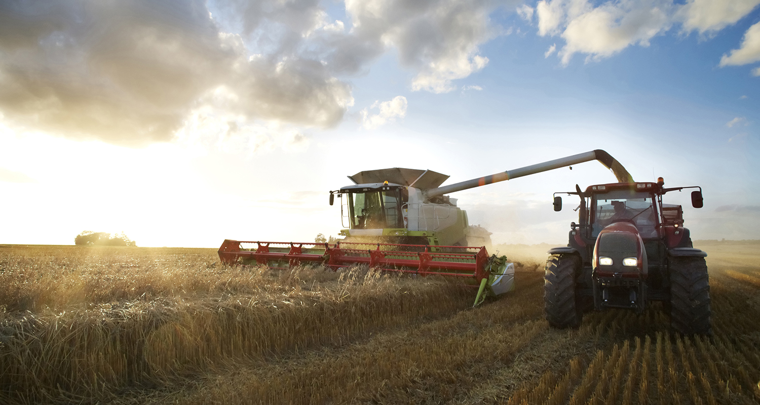 Tröska Traktor Motljus Istock 154931505 (1)